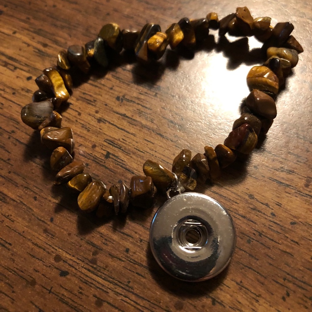 Stretchy bracelet for Snap buttons.